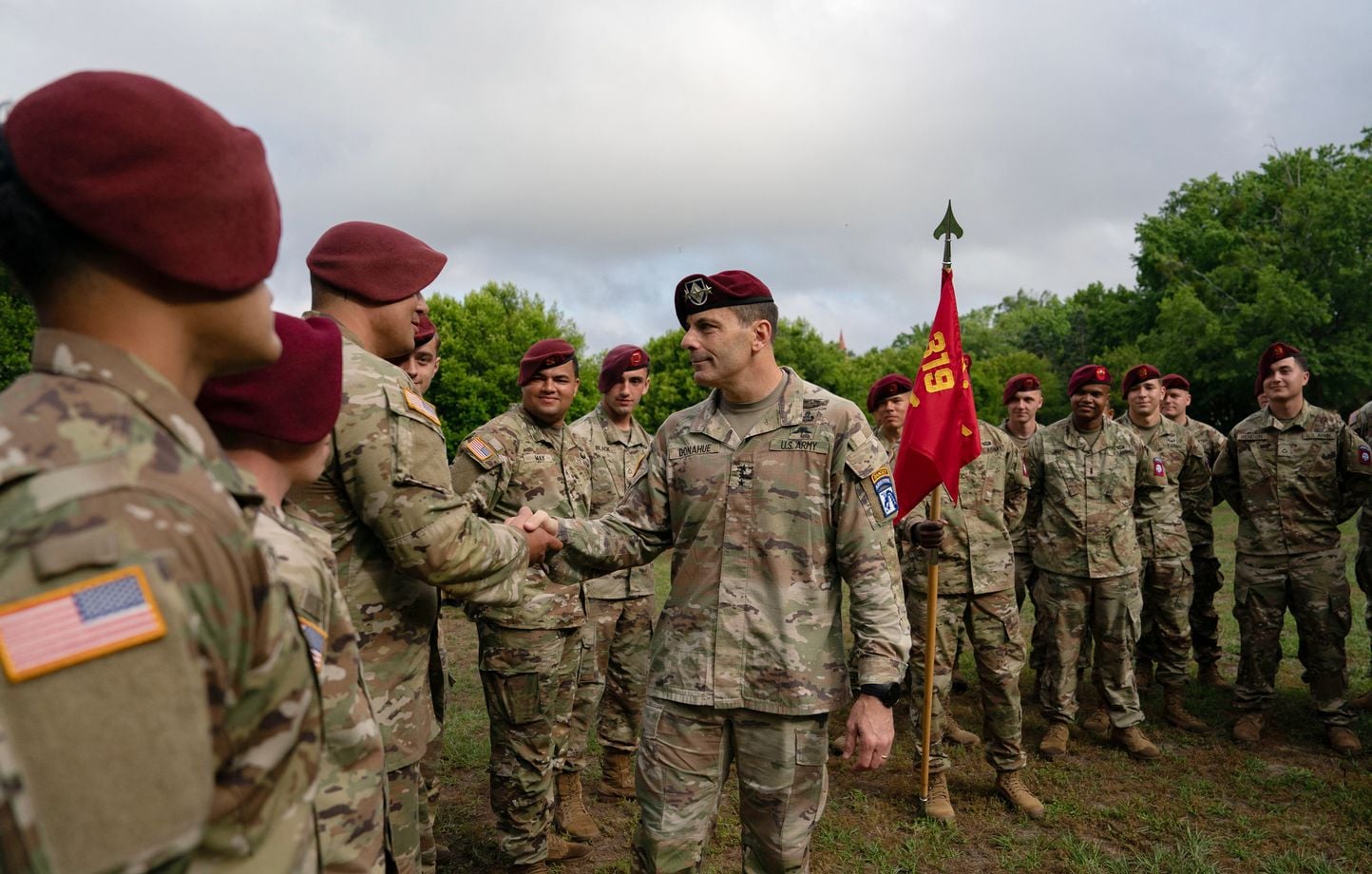 Estrella en ascenso del ejército estadounidense, ¿quién es Chris Donahue, el general “purgado” por el Pentágono? Estrella en ascenso del ejército estadounidense, ¿quién es Chris Donahue, el general “purgado” por el Pentágono?